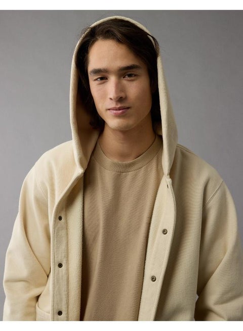 هودي ثقيل بقلنسوة وأزرار من الصوف