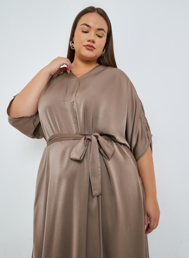 Styli Plus Size Matte Satin Maxi Dress with Tie-Belt - Image 2