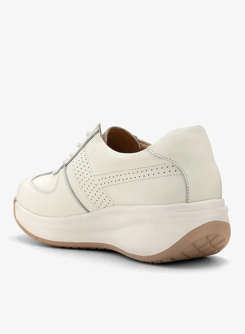 Lorianne Yennefer - Low Top Sneakers