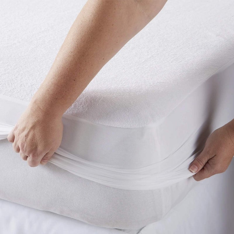 Yorkshire Bedding واقي المرتبة المقاوم للماء بنسبة 100% من يوركشاير بيدينغ - واقي مرتبة بحافة عميقة 30 سم لسرير مزدوج - غطاء مرتبة منشفة تيري فائقة الامتصاص وغير مزعجة (137 × 190 سم) - Image 2