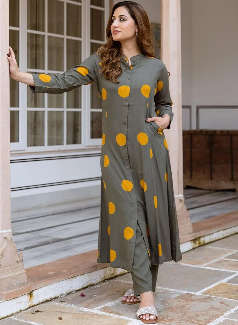 ISHIN Women's Grey Rayon Printed Tunic Full Length Palazzo Straight Fit Kurta Set