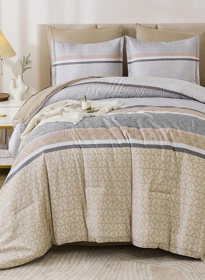 WONGS BEDDING طقم لحاف بيج من وونغز بيدينغ، مقاس كوين، 7 قطع، طقم لحاف وملاءات مخطط، طقم مفروشات من الألياف الدقيقة الناعمة والخفيفة الوزن لجميع الفصول (90 بوصة × 90 بوصة). - Image 1
