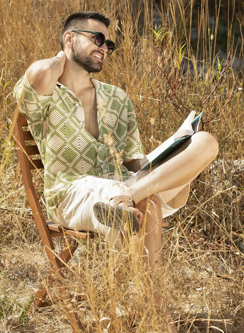 Campus Sutra Campus Sutra Men's Grass Green & Pale Yellow Geometric Block Oversized Shirt For Casual Wear | Spread Collar | Short Sleeve | Button Closure | Shirt Crafted With Comfort Fit For Everyday Wear