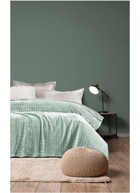 Lush Blanket 1 Ply Blanket Size - 220 x 240 cm Weight - 2.000 Kg 100% Polyester 3D textured design