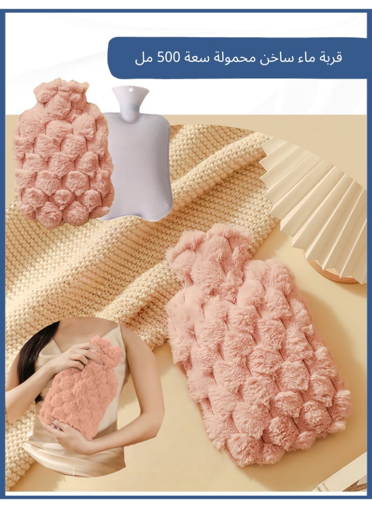 قربة ماء ساخن بغطاء ناعم ومتين، سعة 500 مل، خالية من مادة BPA، لتخفيف آلام الدورة الشهرية، كمادات ساخنة وعلاج بارد، لتخفيف آلام الظهر والرقبة وآلام الدورة الشهرية، غطاء مانع للتسرب، جراب يد طويل ودافئ من القطيفة، قابل لإعادة الاستخدام للنساء والفتيات، قربة ماء ساخن محمولة للمكتب والمنزل والسرير - Image 1