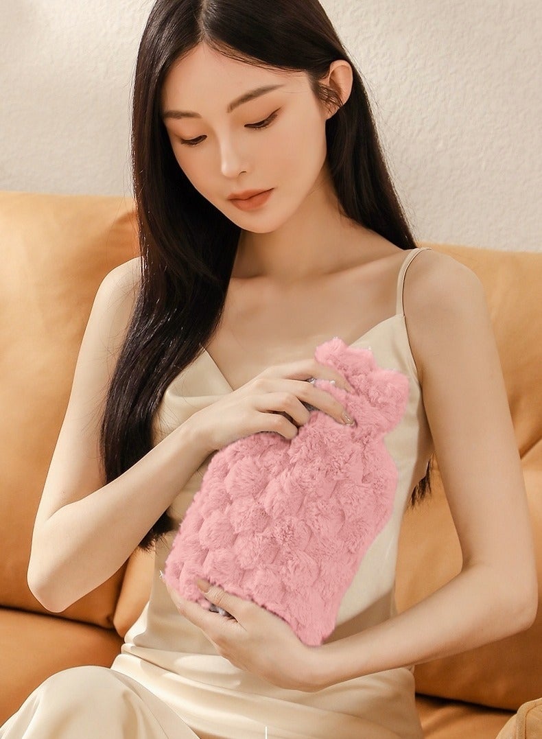 قربة ماء ساخن بغطاء ناعم ومتين، سعة 500 مل، خالية من مادة BPA، لتخفيف آلام الدورة الشهرية، كمادات ساخنة وعلاج بارد، لتخفيف آلام الظهر والرقبة وآلام الدورة الشهرية، غطاء مانع للتسرب، جراب يد طويل ودافئ من القطيفة، قابل لإعادة الاستخدام للنساء والفتيات، قربة ماء ساخن محمولة للمكتب والمنزل والسرير - Image 2