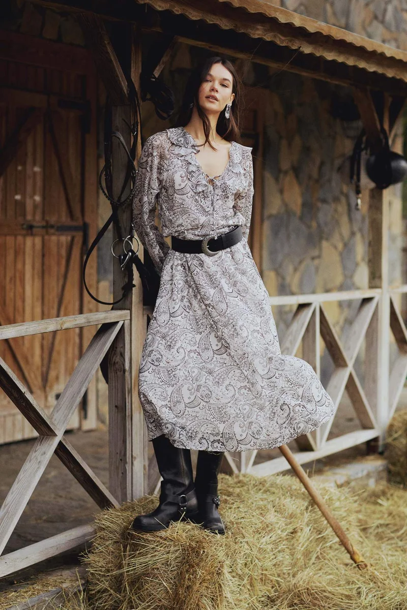 ديفاكتو Frilly Ethnic Chiffon Midi Dress