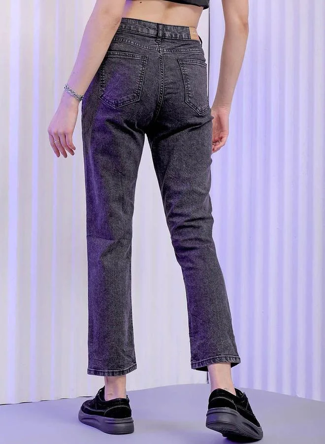 مرفوعة جينز سادة بقصة سليم فت وخصر متوسط