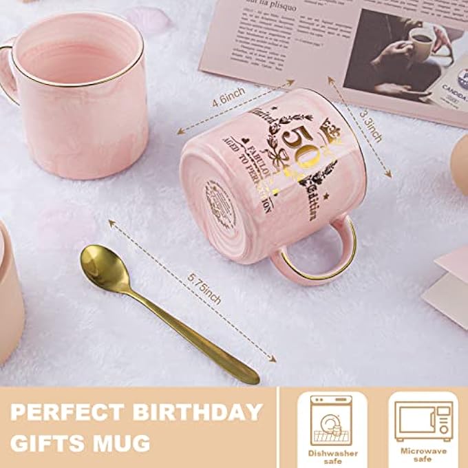 ALBISS هدايا عيد الميلاد الخمسين للنساء، مثالية لعمر 14 أونصة، كوب قهوة سيراميك وردي مطبوع عليه شعار عيد ميلاد سعيد، هدية عيد ميلاد الخمسين لها، المولودة في عام 1973، أمها، أختها، زوجتها، صديقتها، خالتها، معلبة في صندوق هدايا - Image 5
