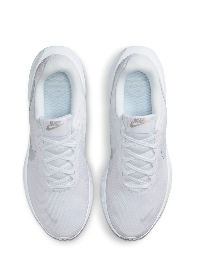 Nike Revolution 8