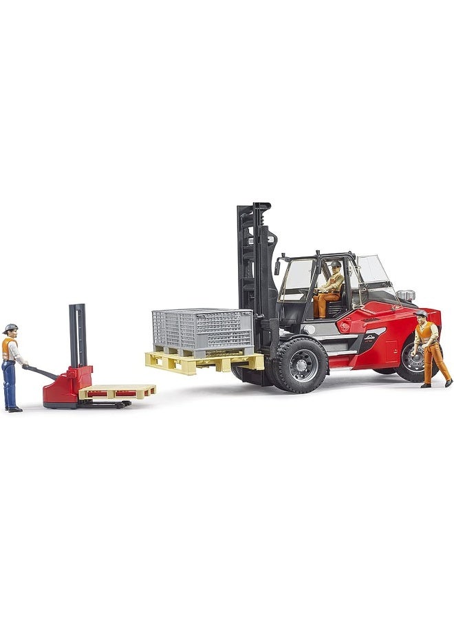 bruder Linde fork lift toys for toys, w/tow-coupling and 2 pallets, One Size - Image 5