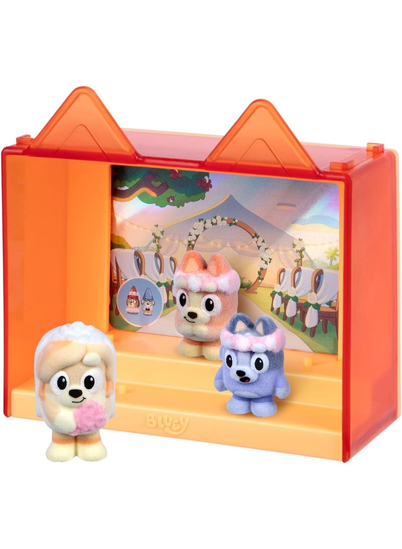 Bluey Fuzzies Episode Pack The Sign | 3 Flocked Mini Figures (1 Exclusive) with Display Case, Foil Trading Card & Collector Guide | Kids Collectible Toys - Image 1