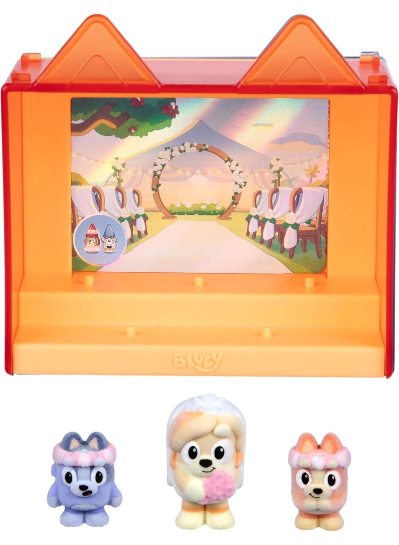 Bluey Fuzzies Episode Pack The Sign | 3 Flocked Mini Figures (1 Exclusive) with Display Case, Foil Trading Card & Collector Guide | Kids Collectible Toys - Image 3