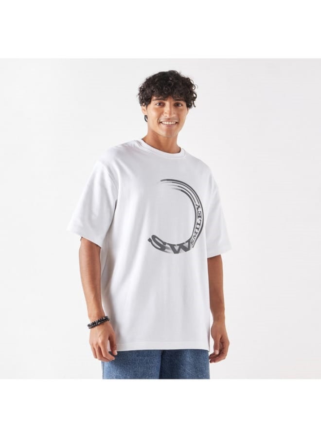 اس بي كاركترز تيشيرت بأكمام قصيرة وياقة ضيقة وطبعات جرافيك - Image 1