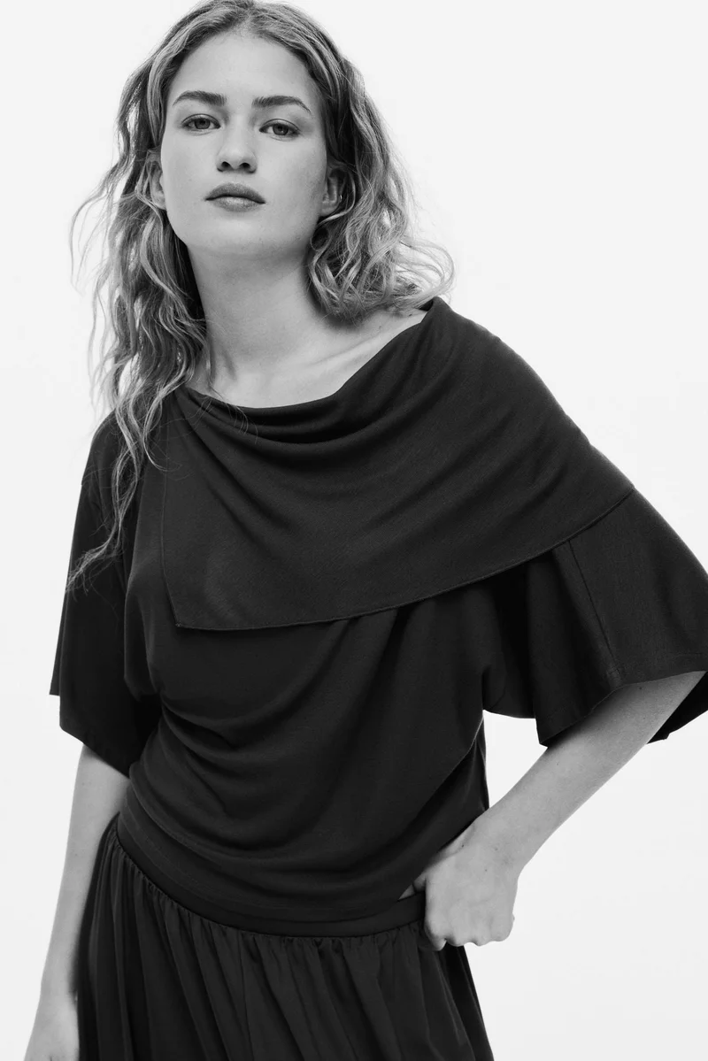 اتش اند ام بلوزة جيرسي بتفاصيل كاب