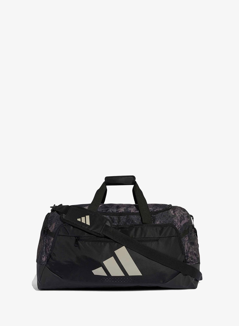 اديداس حقيبة دوفل تدريب متوسطة برسومات المدافع - Image 1