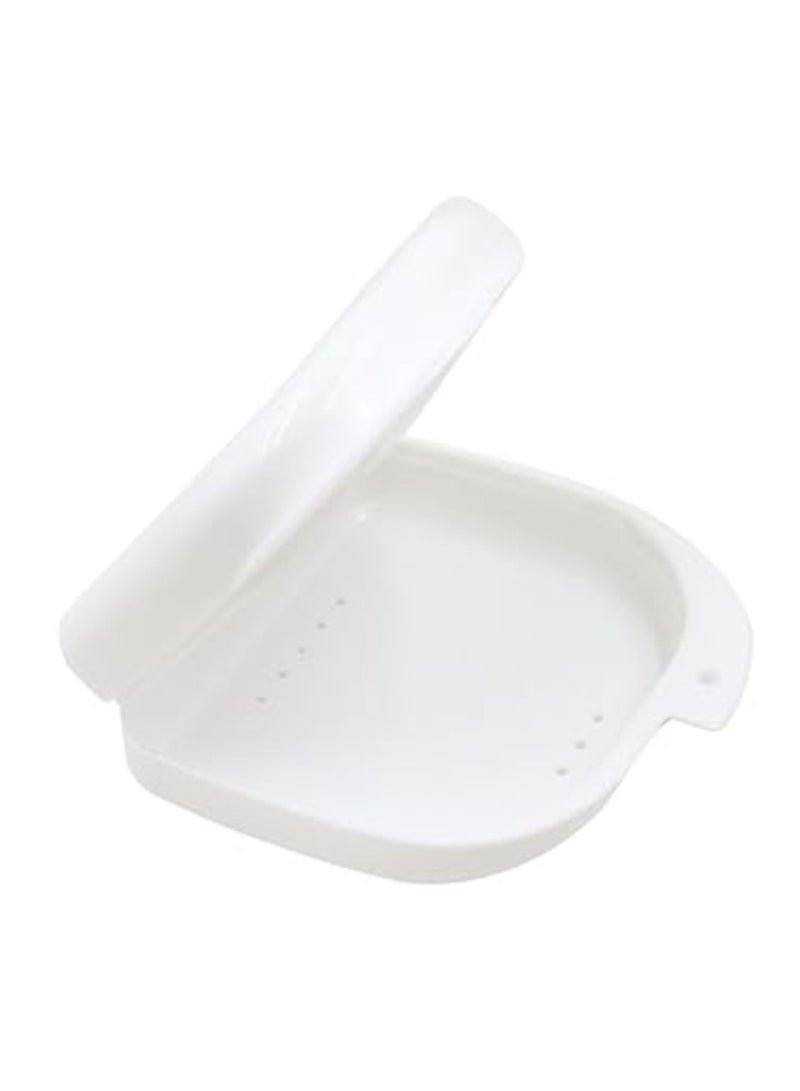 علبة حفظ ريتينر تقويم الأسنان، علبة مثبت تقويم رتينر الأسنان، علبة حفظ المثبت الشفاف لتقويم الأسنان، علبة اسنان بلاستيكية، علبة واقية لأطقم الأسنان، واقي الريتينر، حامي مثلت التقويم، علبة النايت قارد ، علبة الحارس الليلي، حافظة مثبت التقويم، صندوق حفظ المثبت المتحرك لتثبيت الاسنان بعد التقويم ، حافظة مثبت ، علبة حفظ الحارس الليلي ، علبة حاوية تقويم الاسنان ، صندوق تخزين دعامات تقويم الأسنان ، صندوق محمول لتركيبة الأسنان القابلة للفك و لمثبت التقويم الرتينر و للنايت قارد ، حقيبة مثبت قابلة للحمل ، علبة مناسبة للسفر و للحفاظ على المثبت من الكسر مع فتحات تهوية و سهلة التنظيف ، علبة حفظ أطقم الاسنان - اللون أبيض - Image 4