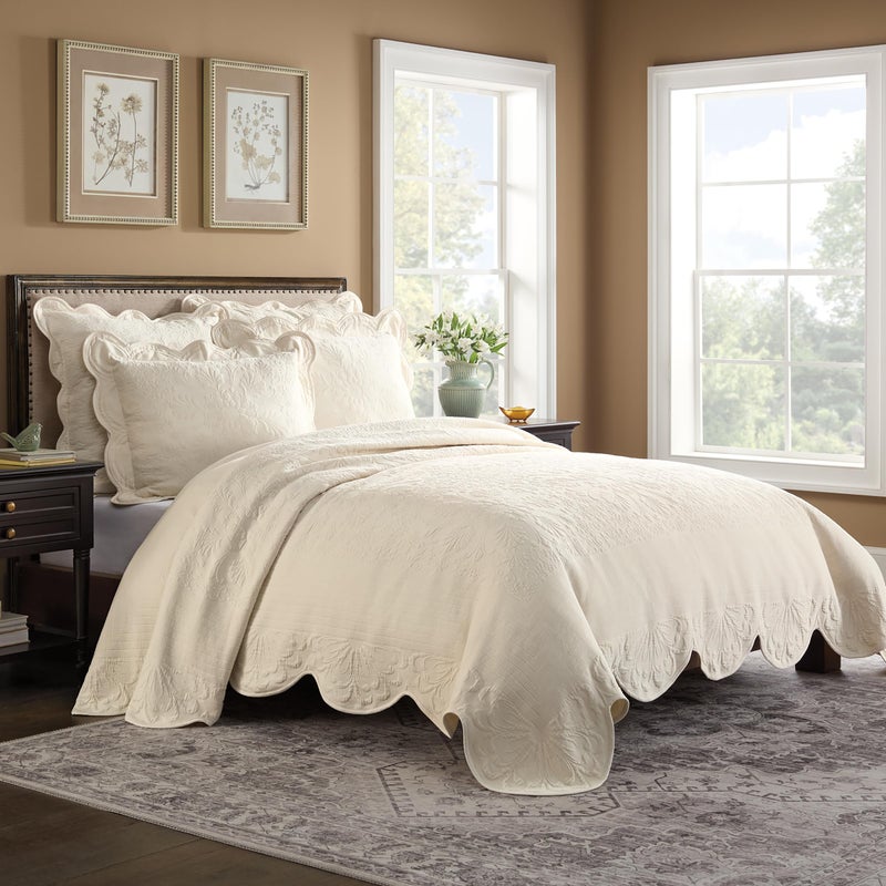 Historic Charleston Charleston Estate Modern Farmhouse Floral Matelasse Bedspread with Scalloped Edges 100 Cotton Breathable Bedding FullQueen Ivory Floral