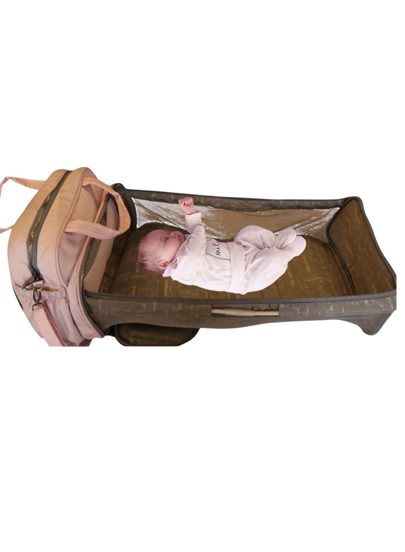 غريبو للحقائب شنطة أمهات متعددة الوظائف فاخرة وأنيقة قابلة للتحويل إلى سرير للأطفال - رسمة زجزاج - Image 3