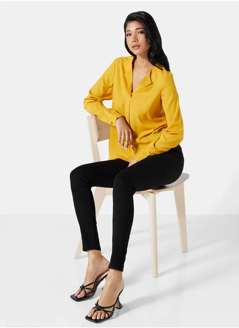 فيرو مودا Solid Notch Neck Blouse