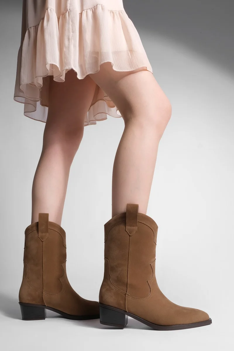 مارجين Margin Women's Pointed Toe Stitch Detail Western Boots Voleta