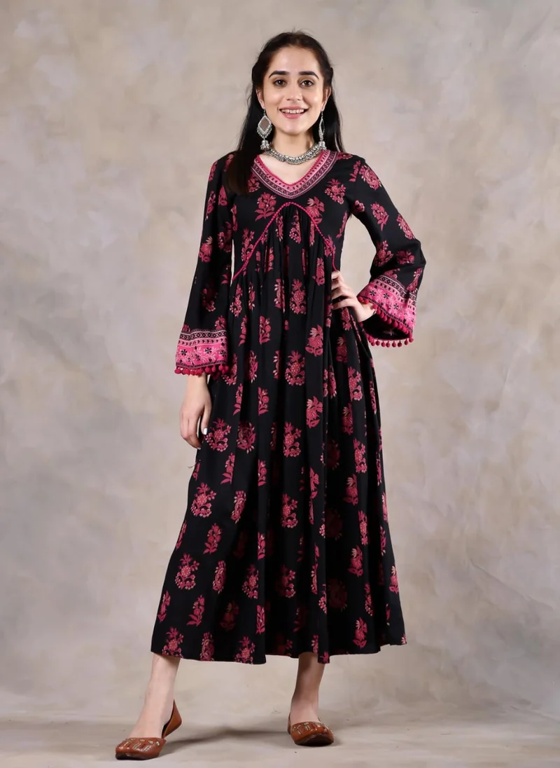 زيري سوق Black And Pink V Neck Gathered Dress