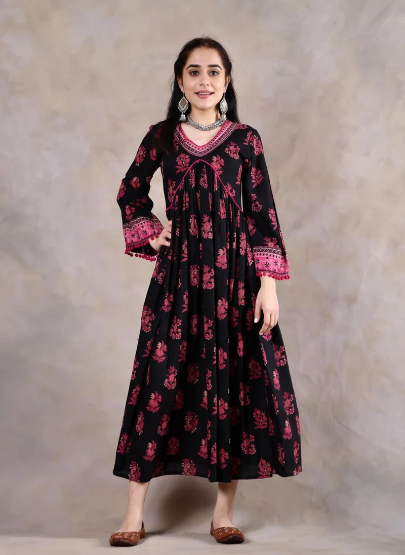 زيري سوق Black And Pink V Neck Gathered Dress