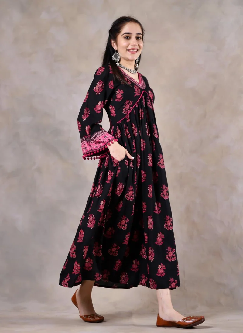 زيري سوق Black And Pink V Neck Gathered Dress