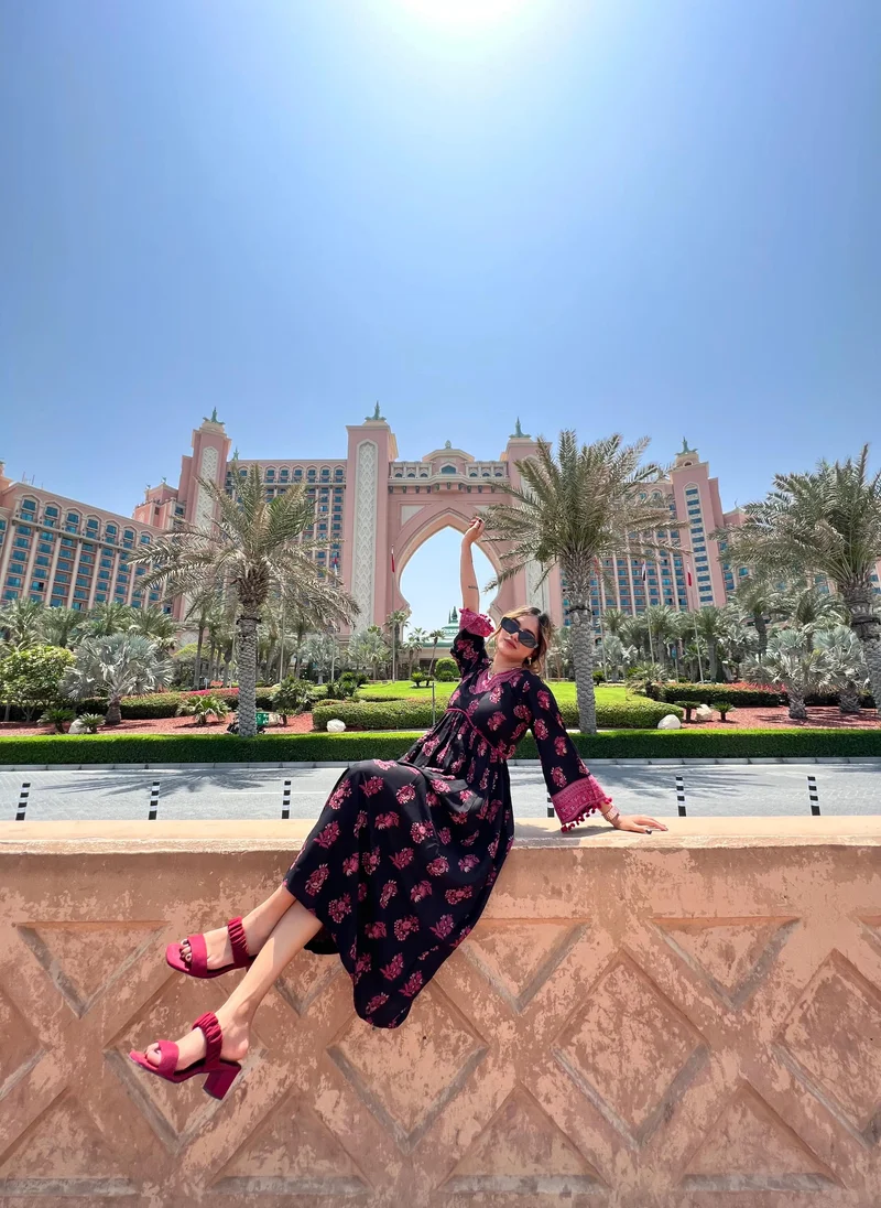 زيري سوق Black And Pink V Neck Gathered Dress