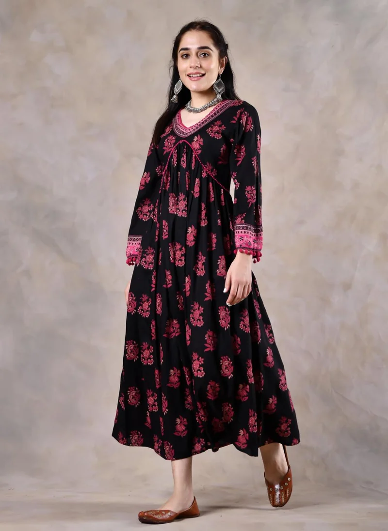 زيري سوق Black And Pink V Neck Gathered Dress