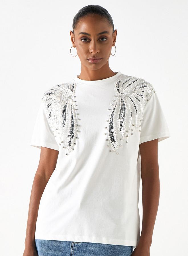 تواكستريمز تيشيرت مزيّن بياقة ضيقة وأكمام قصيرة من تو إكستريمز - Image 1