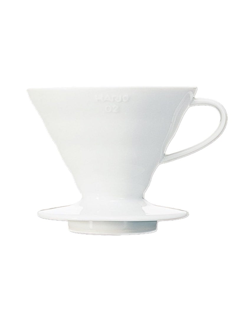 هاريو منقط قهوة V60 02 سيراميك ابيض، من هاريو هو أداة مثالية لتحضير القهوة يتميز هذا القمع بقدرته علي تحمل درجات الحرارة العالية ، عدد القطع: 1 - مستلزمات منزل -ادوات منزل - Image 1