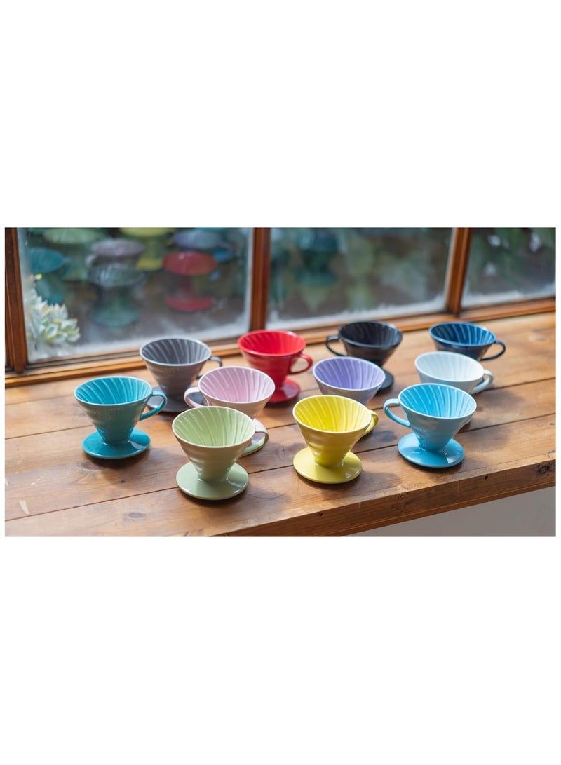 هاريو منقط قهوة V60 02 سيراميك ابيض، من هاريو هو أداة مثالية لتحضير القهوة يتميز هذا القمع بقدرته علي تحمل درجات الحرارة العالية ، عدد القطع: 1 - مستلزمات منزل -ادوات منزل - Image 3