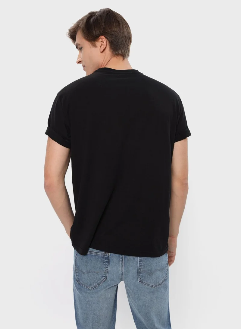 American Eagle Graphic Crew Neck T-Shirt