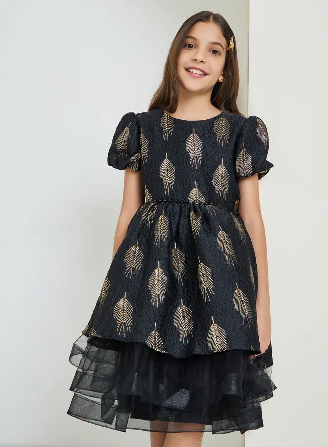 ستايلي فستان بأكمام منفوخة وتفاصيل جاكار