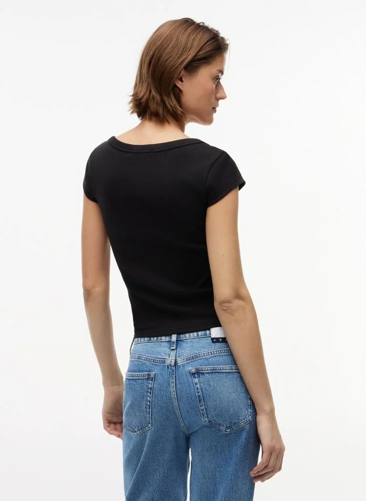Tommy Jeans Badge Scoop Neck Slim T-Shirt