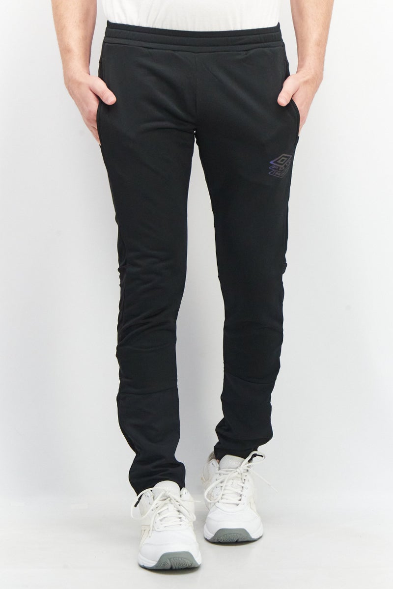 umbro سروال تدريب رياضي للرجال بشعار العلامة التجارية، أسود - Image 1