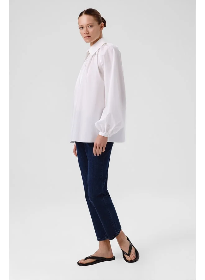 Mısırlı 1951 White balloon‑sleeve blouse with button details.