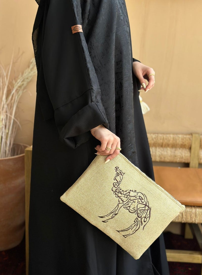 The Camel pouch is suitable for iPad and books with an exclusive and luxurious design - Image 1