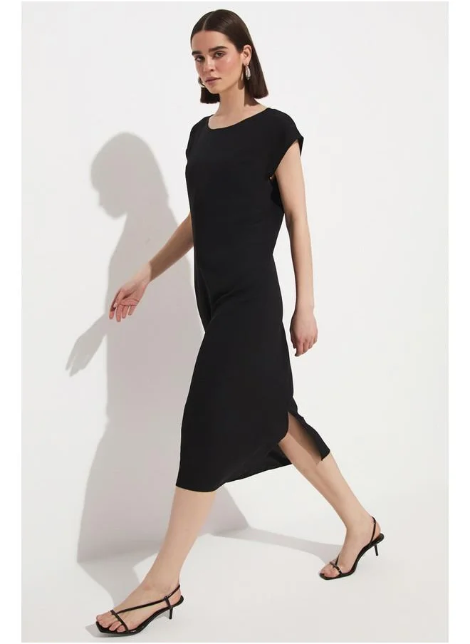 جون June Low Shoulder Straight Cut Dress Black