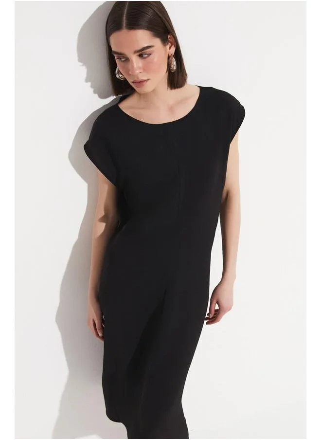 جون June Low Shoulder Straight Cut Dress Black
