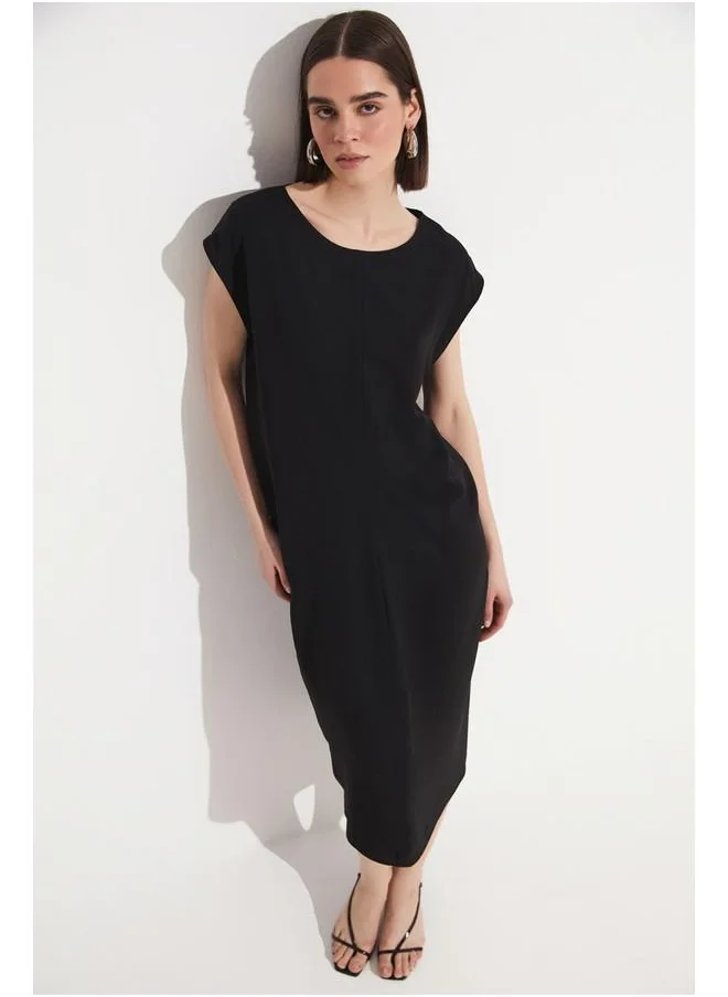 جون June Low Shoulder Straight Cut Dress Black