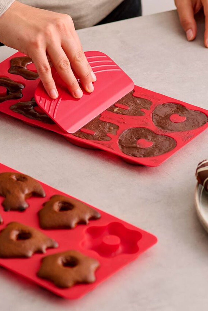 Tchibo 2 Pieces Silicone Mini Gingerbread Baking Mats, Red - Image 2