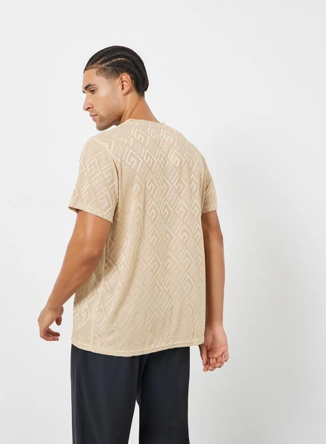 ستايلي اكتيف تيشيرت رياضي سريع الجفاف بطبعة هندسية