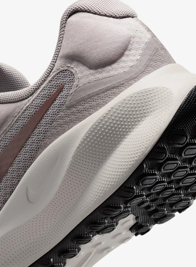 نايكي ريڤولوشن 7