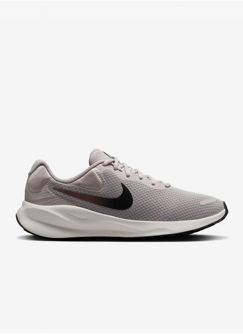 Nike Revolution 7