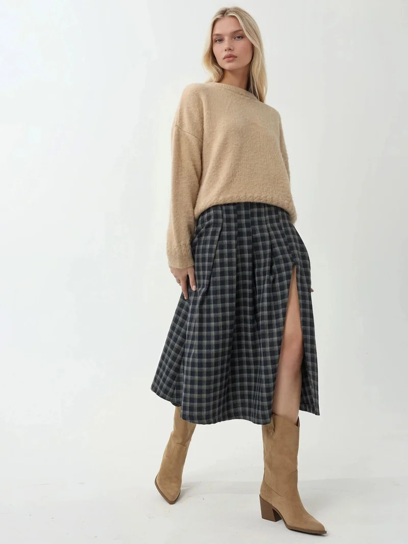 زوبعة تنورة ميدي بخصر عالٍ بفتحة بنقش مربعات