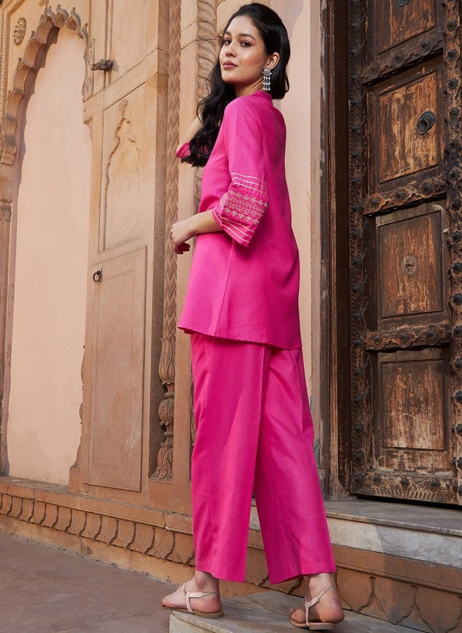 ساسافراس طقم بلوزة وبنطلون بالازو مطرز باللون الفوشيا للنساء - Image 5
