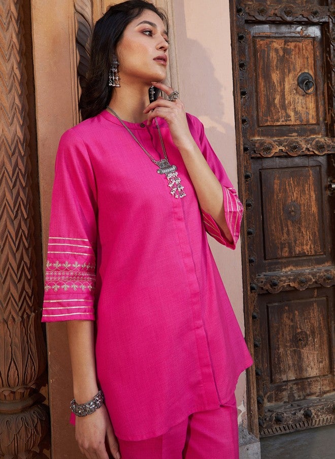 ساسافراس طقم بلوزة وبنطلون بالازو مطرز باللون الفوشيا للنساء - Image 2