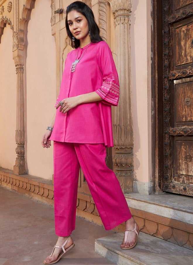 ساسافراس طقم بلوزة وبنطلون بالازو مطرز باللون الفوشيا للنساء - Image 4